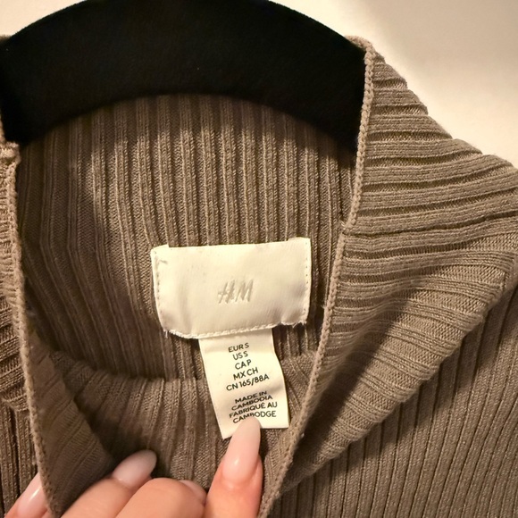 H&M Ribbed Mock Neck Dress - Picture 2 of 2